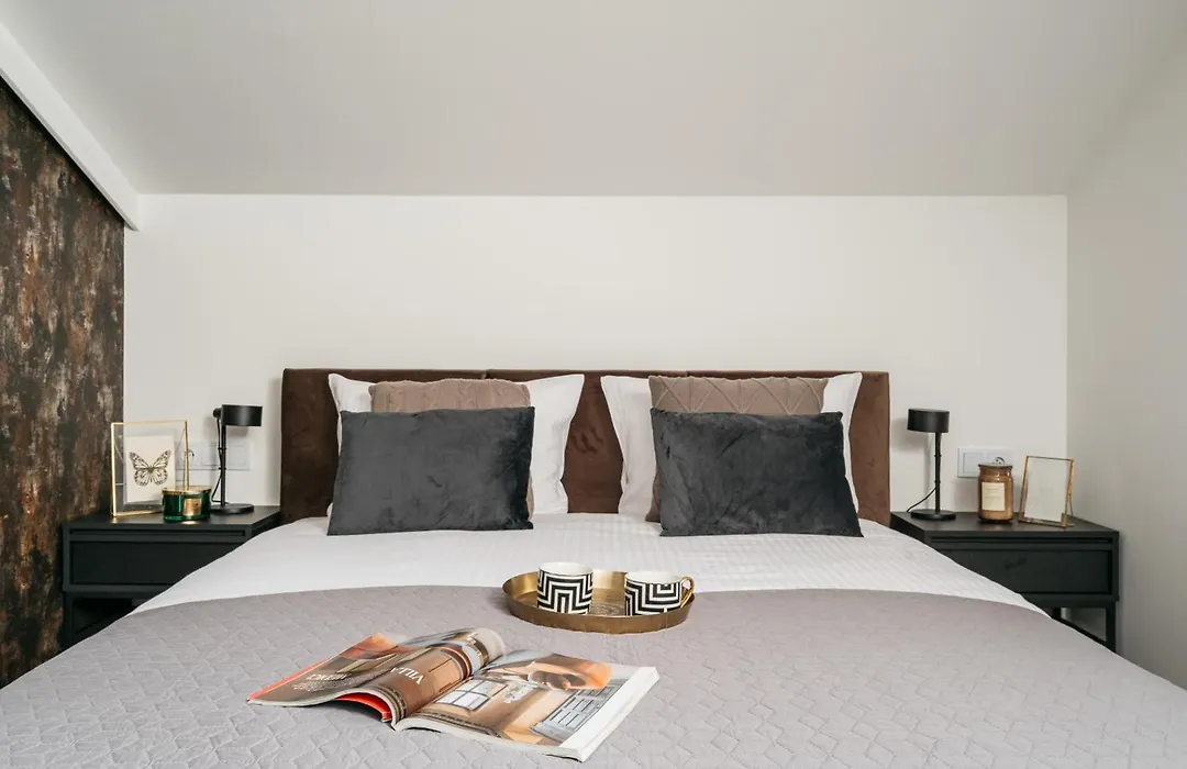 Main Square Apartments - Loftaffair-1